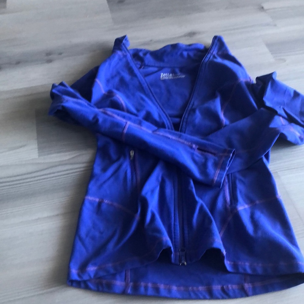 Size small zella running top